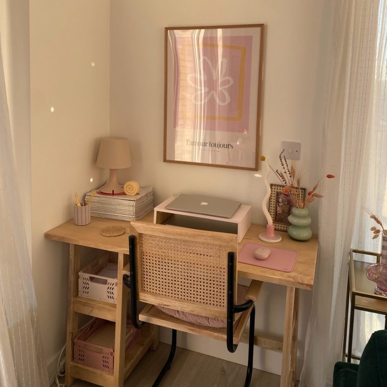 Image of pastel-inspired desk space.